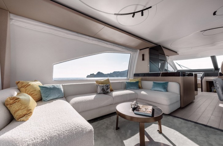 Azimut Fly 72 Salon