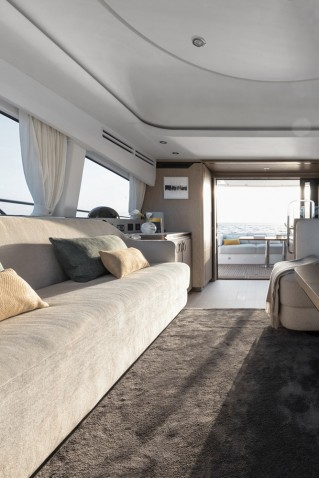 Azimut Fly 53 Salon