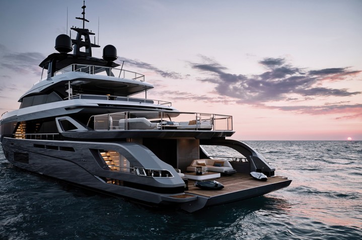 Azimut Trideck External View