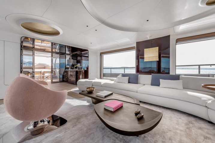 Azimut Trideck Main Salon