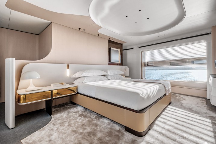 Azimut Trideck Owner Suite